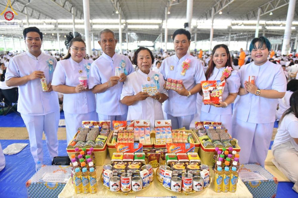 ภาพ No.139101:พิธีตักบาตร , พิธีบูชาข้าวพระ ณ ห้องแก้วสารพัด 1 สภาธรรมกายสากล วัดพระธรรมกาย วันอาทิตย์ต้นเดือนที่ 2 มิถุนายน พ.ศ. 2567