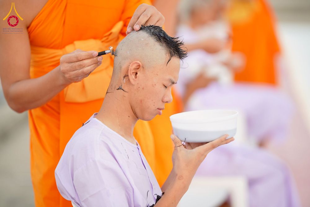 ภาพ No.274786:วันอาทิตย์ที่ 30 พฤศจิกายน พ.ศ. 2568 พิธีปลงผม โครงการอุปสมบทบูชาธรรมมหาปูชนียาจารย์ ปี 2568 ณ ลานธรรมพระมหาธรรมกายเจดีย์ ฝั่งทิศตะวันตก ระหว่างวิหารคดหมายเลข 8 และ 9 วัดพระธรรมกาย