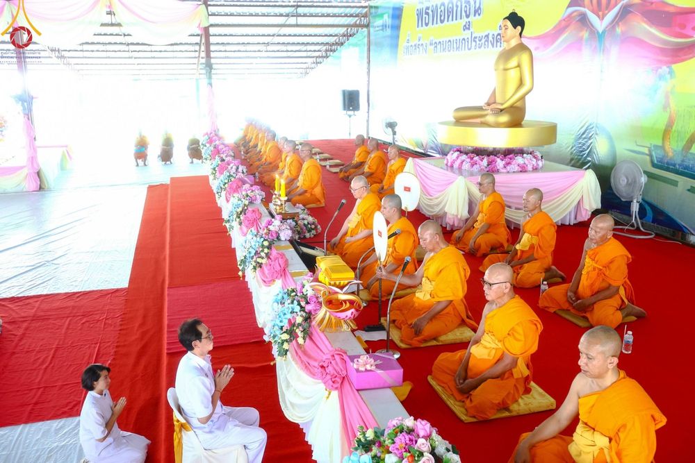 ภาพ No.172520:พิธีทอดกฐินเพื่อสร้าง "ลานเอนกประสงค์พญานาค 4 ตระกูล" วันที่ 15 พฤศจิกายน พ.ศ.2567 ณ พุทธอุทยานนานาชาติ อ.โพนพิสัย จ.หนองคาย