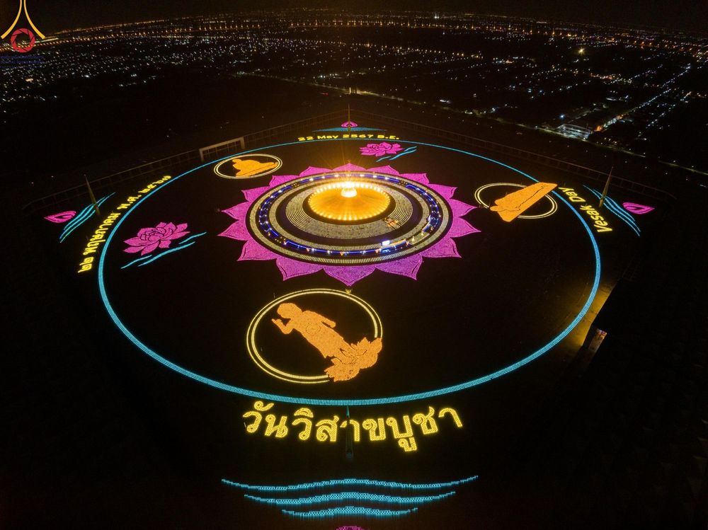 ภาพ No.279268:พิธีจุดวิสาขประทีป พิธีเวียนประทักษิณ ในวันวิสาขบูชา พุธที่ 22 พฤษภาคม พ.ศ. 2567 ( วันพระขึ้น 15 ค่ำ เดือน 6 ) ณ ลานธรรม พระมหาธรรมกายเจดีย์ วัดพระธรรมกาย จ.ปทุมธานี