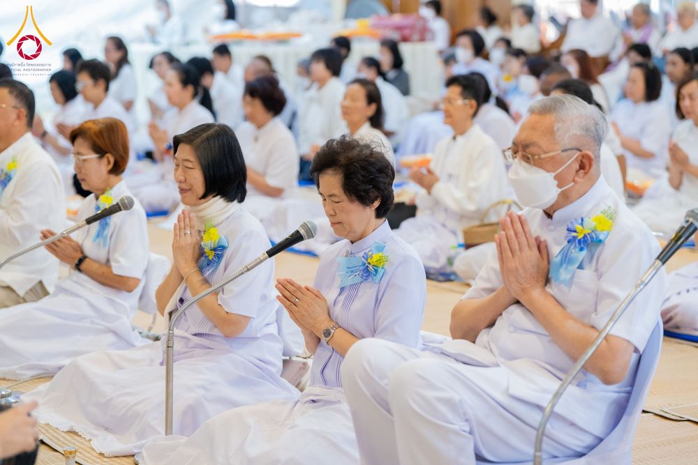 ภาพ No.195915:พิธีถวายภัตตาหารเป็นสังฆทาน แด่พระธรรมยาตรา ณ วัดโบสถ์(บน) ตำบลบางคูเวียง อำเภอบางกรวย จังหวัดนนทบุรี ในโครงการธรรมยาตรา กตัญญูบูชา มหาปูชนียาจารย์ พระมงคลเทพมุนี(สด จนฺทสโร) พระผู้ปราบมาร อนุสรณ์สถาน 7 แห่ง ปีที่ 13 วันที่ 16 มกราคม พ.ศ. 2568