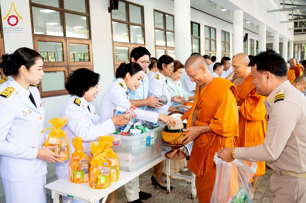 ภาพ No.237675:พิธีเจริญพระพุทธมนต์ ปฏิบัติธรรมเจริญสมาธิภาวนา และทำบุญตักบาตร ถวายพระราชกุศล เนื่องในโอกาสวันเฉลิมพระชนมพรรษา สมเด็จพระนางเจ้าสิริกิติ์ พระบรมราชินีนาถ พระบรมราชชนนีพันปีหลวง วันอังคารที่ 12 สิงหาคม พ.ศ. 2568  ณ อาคารปลูกศรัทธา 2 วัดพระธรรมกาย 