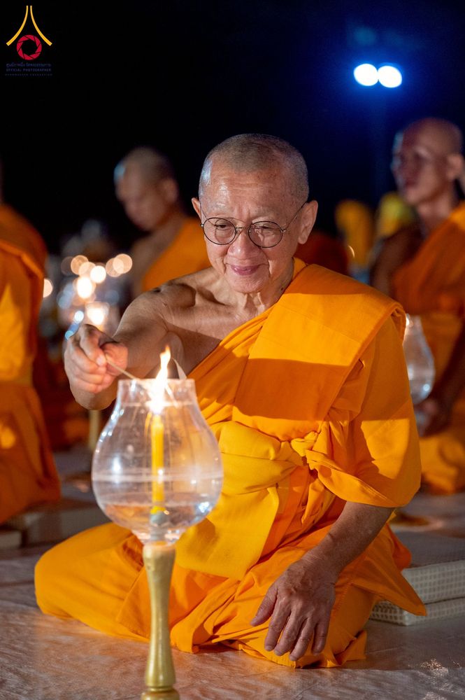 ภาพ No.266139:วันพุธที่ 5 พฤศจิกายน พ.ศ. 2568 (วันพระ ขึ้น 15 ค่ำ เดือน 12) พิธีจุดประทีปโคมลาน, โคมลอย และลอยกระทง ถวายประทีปเป็นพุทธบูชา สร้างความสว่างไสวให้กับแผ่นดินด้วยแสงธรรม ณ พุทธอุทยานนานาชาติ จังหวัดหนองคาย