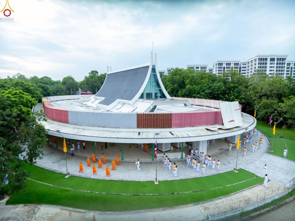 ภาพ No.227398:วันเสาร์ที่ 31 พฤษภาคม พ.ศ. 2568 พิธีเวียนประทักษิณรอบพระอุโบสถ ในพิธีอุปสมบท สามเณรเตรียม DCI รุ่นที่ 22 ณ อุโบสถพระไตรปิฎก วัดพระธรรมกาย