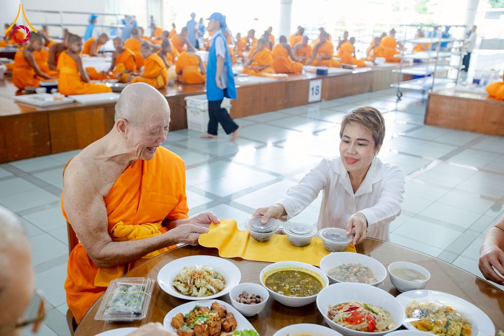 ภาพ No.265947:วันพุธที่ 5 พฤศจิกายน พ.ศ. 2568 (วันพระ ขึ้น 15 ค่ำ เดือน 12) พิธีบุพเปตพลี ครั้งที่ 172 ร่วมอุทิศบุญแด่หมู่ญาติที่ล่วงลับไปแล้ว และสืบทอดอายุพระพุทธศาสนา ณ หอฉันคุณยายอาจารย์ฯ วัดพระธรรมกาย