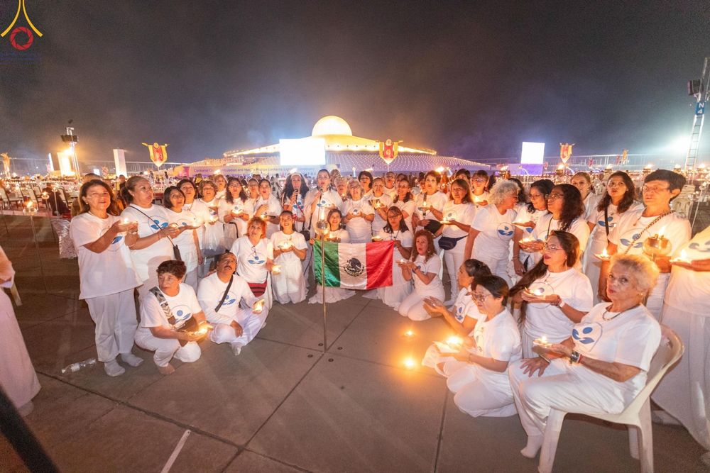 ภาพ No.125144:พิธีเวียนประทักษิณและจุดมาฆประทีป (ชุดที่ 2) ในวันมาฆบูชา เสาร์ที่ 24 กุมภาพันธ์ พ.ศ. 2567 ณ พระมหาธรรมกายเจดีย์ วัดพระธรรมกาย