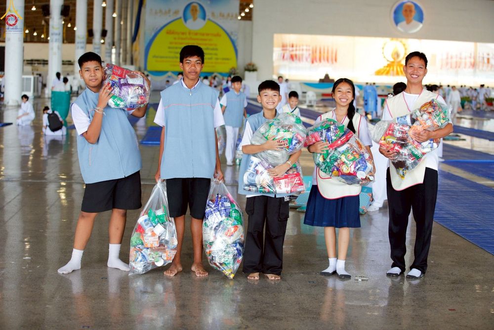 ภาพ No.263986:วันอาทิตย์ที่ 2 พฤศจิกายน พ.ศ. 2568 พิธีตักบาตรอาทิตย์ต้นเดือน ณ บ้านแก้วเรือนทองคุณยายฯ วัดพระธรรมกาย