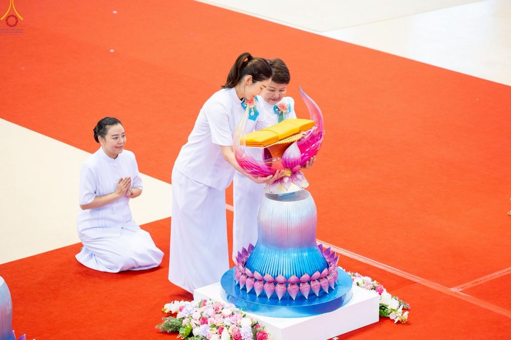 ภาพ No.251687:วันที่ 10 ตุลาคม พ.ศ. 2568 พิธีทอดผ้าป่าสมทบกฐินวัดพระธรรมกาย และสมทบกฐิน 30,000 กว่าวัดทั่วประเทศ ครั้งที่ 3 ณ สภาธรรมกายสากล วัดพระธรรมกาย