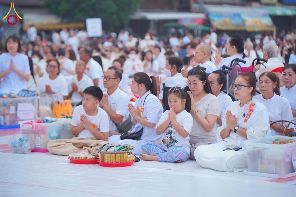 ภาพ No.284637:วันอาทิตย์ที่ 14 ธันวาคม พ.ศ.2568  พิธีทำบุญเมืองสุราษฎร์ธานี 110ปี และพิธีตักบาตรพระสงฆ์ 1,110 รูป  ณ บริเวณริมน้ำวัดกลาง (เก่า) ถนนบ้านดอน ตำบลตลาดใหม่ อำเภอเมือง จังหวัดสุราษฎร์ธานี