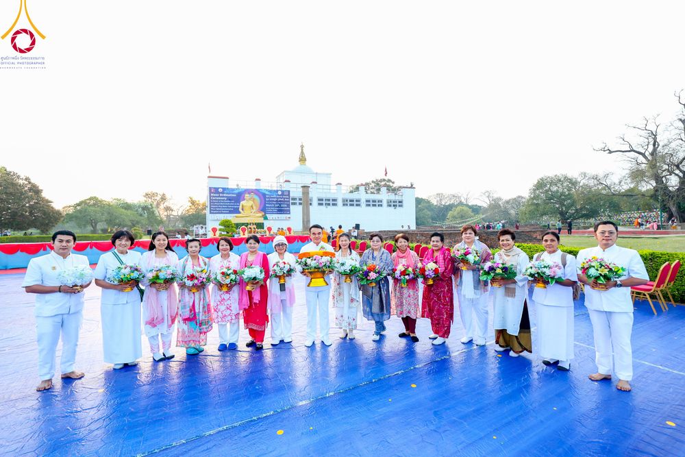 ภาพ No.314051:วันจันทร์ที่ 16 มีนาคม พ.ศ. 2569 พิธีเวียนเทียนประทักษิณ และพิธีบรรพชาสามเณร 500 รูป ณ วิหารมายาเทวี ประเทศเนปาล