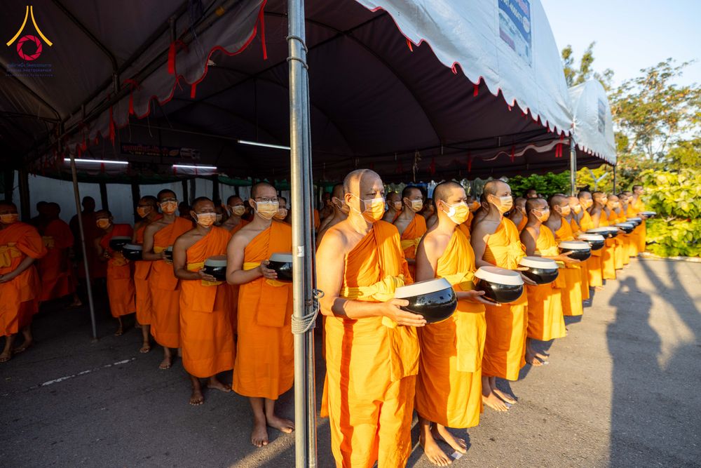 ภาพ No.292697:วันที่ 12 มกราคม พ.ศ. 2569 พิธีถวายภัตตาหารเป็นสังฆทาน แด่พระธรรมยาตรา ณ อนุสรณ์สถานมหาวิหารพระมงคลเทพมุนี (โลตัสแลนด์) อ.สองพี่น้อง จ.สุพรรณบุรี ในโครงการธรรมยาตรา กตัญญูบูชา มหาปูชนียาจารย์ พระมงคลเทพมุนี(สด จนฺทสโร) พระผู้ปราบมาร อนุสรณ์สถาน 7 แห่ง ปี