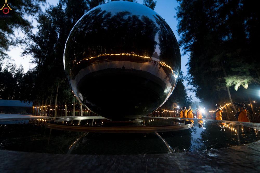 ภาพ No.288371:วันที่ 4 มกราคม พ.ศ. 2569 พระธรรมยาตราปฏิบัติธรรม และถ่ายภาพหมู่ประวัติศาสตร์ ในโครงการธรรมยาตรา กตัญญูบูชา มหาปูชนียาจารย์ พระมงคลเทพมุนี(สด จนฺทสโร) พระผู้ปราบมาร อนุสรณ์สถาน 7 แห่ง ปีที่ 14 ณ อนุสรณ์สถานมหาวิหารพระมงคลเทพมุนี (โลตัสแลนด์) อ.สองพี่น้อง