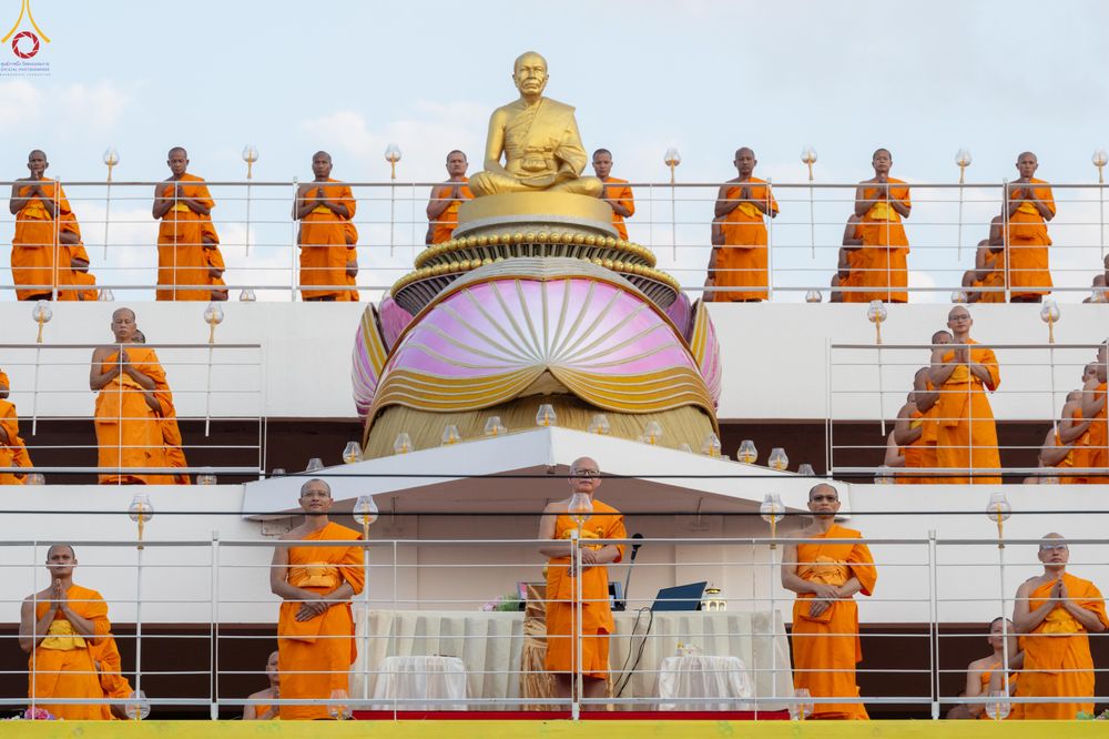 ภาพ No.302821:วันที่ 24 มกราคม พ.ศ. 2569 พิธีจุดประทีปธรรมถวายเป็นพุทธบูชา  และบูชาธรรมมหาปูชนียาจารย์  ณ อาคารธรรมยาตรา กตัญญูบูชามหาปูชนียาจารย์  ตรงข้ามวัดปากน้ำภาษีเจริญ จ.กรุงเทพมหานคร ในโครงการธรรมยาตรา กตัญญูบูชา มหาปูชนียาจารย์ พระมงคลเทพมุนี(สด จนฺทสโร) พระผู