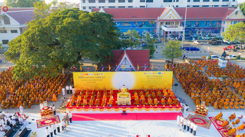 ภาพ No.280204:วันอังคารที่ ๓๐ ธันวาคม พ.ศ. ๒๕๖๘ พิธีตักบาตรพระ ๑,๐๖๙ รูป จังหวัดกาฬสินธุ์   ณ บริเวณสนามหน้าศาลากลาง จังหวัดกาฬสินธุ์ (หลังเก่า)