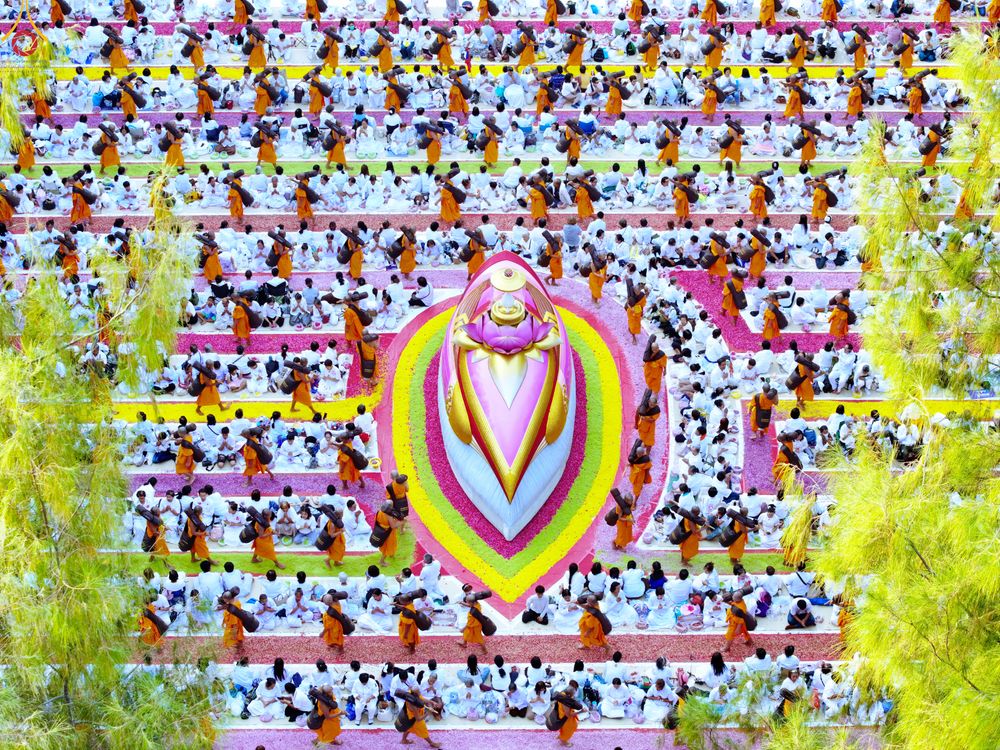 ภาพ No.287518:วันที่ 3 มกราคม พ.ศ. 2569 พิธีต้อนรับพระธรรมยาตรา ในโครงการธรรมยาตรา กตัญญูบูชา มหาปูชนียาจารย์ พระมงคลเทพมุนี(สด จนฺทสโร) พระผู้ปราบมาร อนุสรณ์สถาน 7 แห่ง ปีที่ 14 ณ อนุสรณ์สถานมหาวิหารพระมงคลเทพมุนี (โลตัสแลนด์) อ.สองพี่น้อง จ.สุพรรณบุรี