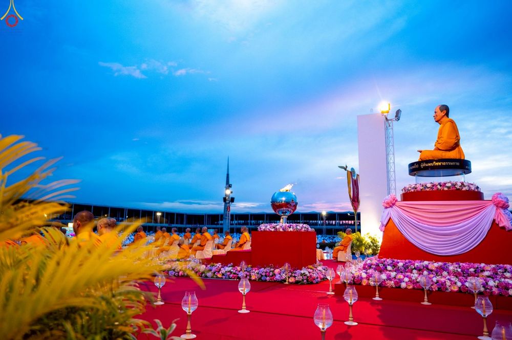 ภาพ No.253016:วันที่ 10 ตุลาคม พ.ศ. 2568 พิธีปลูกต้นทรัพย์บานชื่น ณ ลานธรรม วัดพระธรรมกาย