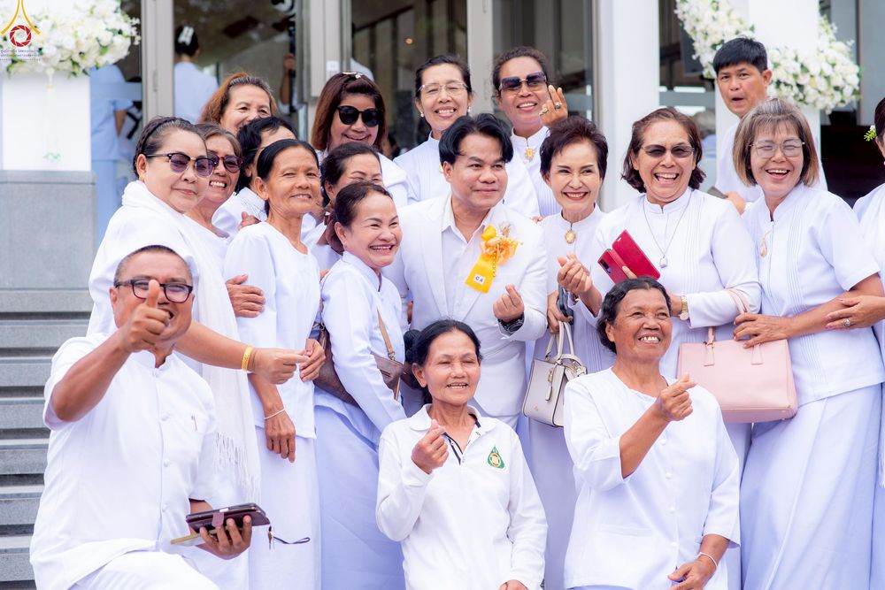 ภาพ No.239516:วันอาทิตย์ที่ 17 สิงหาคม พ.ศ. 2568 พิธีกดปุ่มอัญเชิญรูปเหมือน พระมงคลเทพมุนี (สด จันทสโร)  ณ มหาวิหารแก้วพระมงคลเทพมุนี  ศูนย์ปฏิบัติธรรมแก้วเมืองเลย