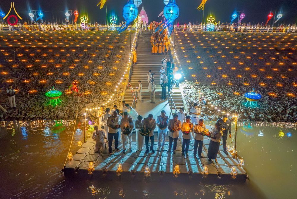 ภาพ No.266224:วันพุธที่ 5 พฤศจิกายน พ.ศ. 2568 (วันพระ ขึ้น 15 ค่ำ เดือน 12) พิธีจุดประทีปโคมลาน, โคมลอย และลอยกระทง ถวายประทีปเป็นพุทธบูชา สร้างความสว่างไสวให้กับแผ่นดินด้วยแสงธรรม ณ พุทธอุทยานนานาชาติ จังหวัดหนองคาย