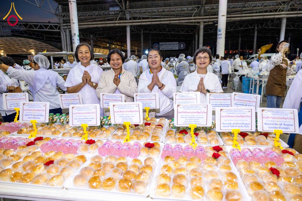 ภาพ No.305221:วันที่ 29 มกราคม พ.ศ. 2569 พิธีถวายภัตตาหารเป็นสังฆทาน แด่พระธรรมยาตรา ณ วัดพระธรรมกาย  จังหวัดปทุมธานี ในโครงการธรรมยาตรา กตัญญูบูชา มหาปูชนียาจารย์ พระมงคลเทพมุนี(สด จนฺทสโร) พระผู้ปราบมาร อนุสรณ์สถาน 7 แห่ง ปีที่ 14