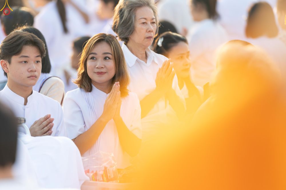 ภาพ No.279849:วันที่ 1 มกราคม พ.ศ.2569 พิธีตักบาตรในวันขึ้นปีใหม่ ณ ลานธรรม วัดพระธรรมกาย