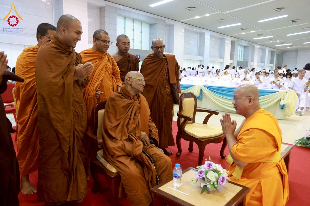 ภาพ No.264427:วันอาทิตย์ที่ 2 พฤศจิกายน พ.ศ. 2568 พิธีบูชาข้าวพระ ณ สภาธรรมกายสากล วัดพระธรรมกาย