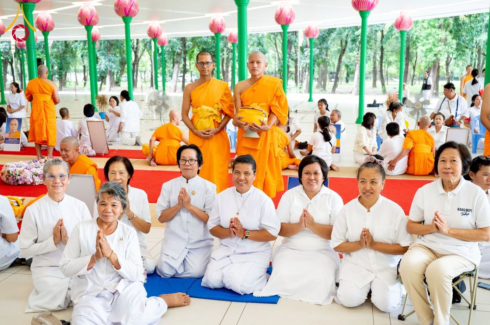 ภาพ No.256318:วันที่ 4 ตุลาคม พ.ศ. 2568 พิธีบรรพชาอุปสมบท  โครงการอุปสมบทหมู่บูชาธรรม 141 ปี  พระมงคลเทพมุนี (สด จนฺทสโร) ณ โบสถ์พระไตรปิฏก วัดพระธรรมกาย จ.ปทุมธานี