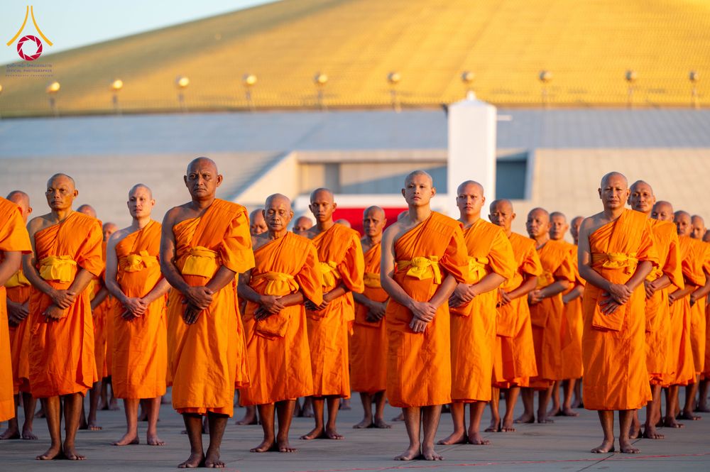 ภาพ No.285228:วันจันทร์ที่ 15 ธันวาคม พ.ศ.2568  บันทึกภาพหมู่ประวัติศาสตร์ โครงการบรรพชาอุปสมบทหมู่  รุ่นบูชาธรรมมหาปูชนียาจารย์ ประจำปี 2568 ณ ลานธรรมมหาธรรมกายเจดีย์ วัดพระธรรมกาย