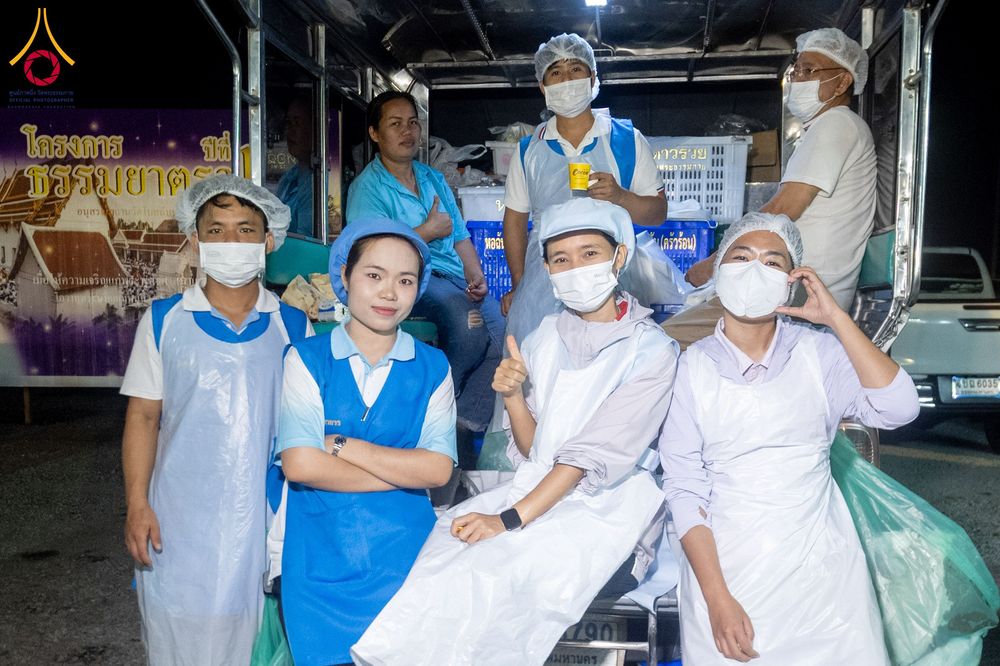 ภาพ No.298428:วันที่ 20 มกราคม พ.ศ. 2569 พิธีถวายภัตตาหารเป็นสังฆทาน แด่พระธรรมยาตรา ณ อนุสรณ์สถานบางปลา วัดบางปลา อำเภอบางเลน จังหวัดนครปฐม ในโครงการธรรมยาตรา กตัญญูบูชา มหาปูชนียาจารย์ พระมงคลเทพมุนี(สด จนฺทสโร) พระผู้ปราบมาร อนุสรณ์สถาน 7 แห่ง ปีที่ 14