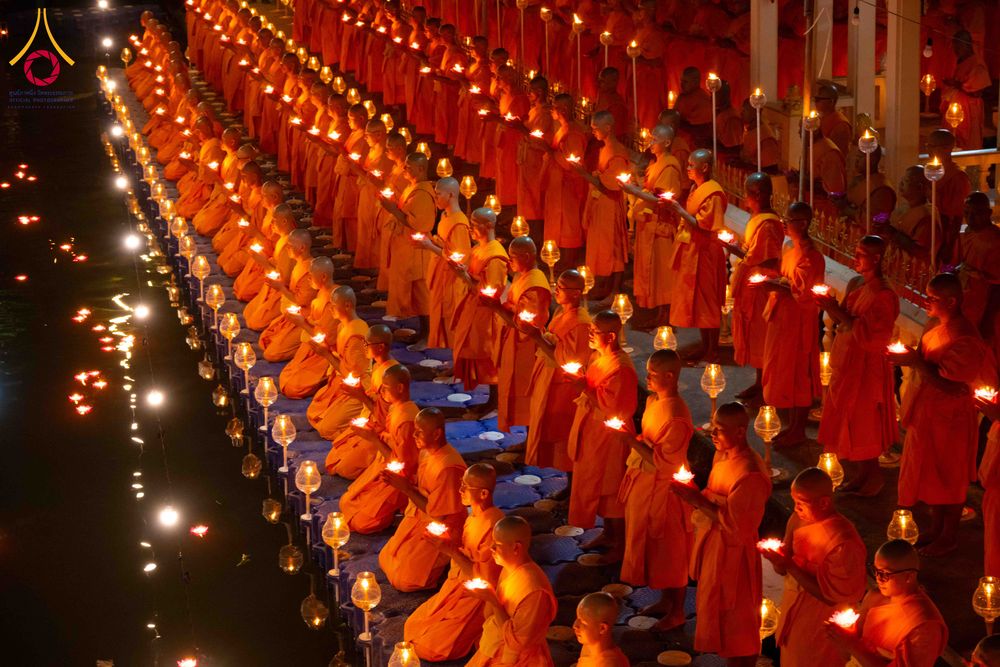 ภาพ No.297455:วันที่ 16 มกราคม พ.ศ. 2569 พิธีลอยประทีปธรรมถวายเป็นพุทธบูชา และบูชาธรรมมหาปูชนียาจารย์  ณ วัดโบสถ์บน ต.บางคูเวียง จ.นนทบุรี อนุสรณ์สถานลำดับที่ 4 สถานที่เกิดด้วยกายธรรม ในโครงการธรรมยาตรา กตัญญูบูชา มหาปูชนียาจารย์ พระมงคลเทพมุนี(สด จนฺทสโร) พระผู้ปราบม