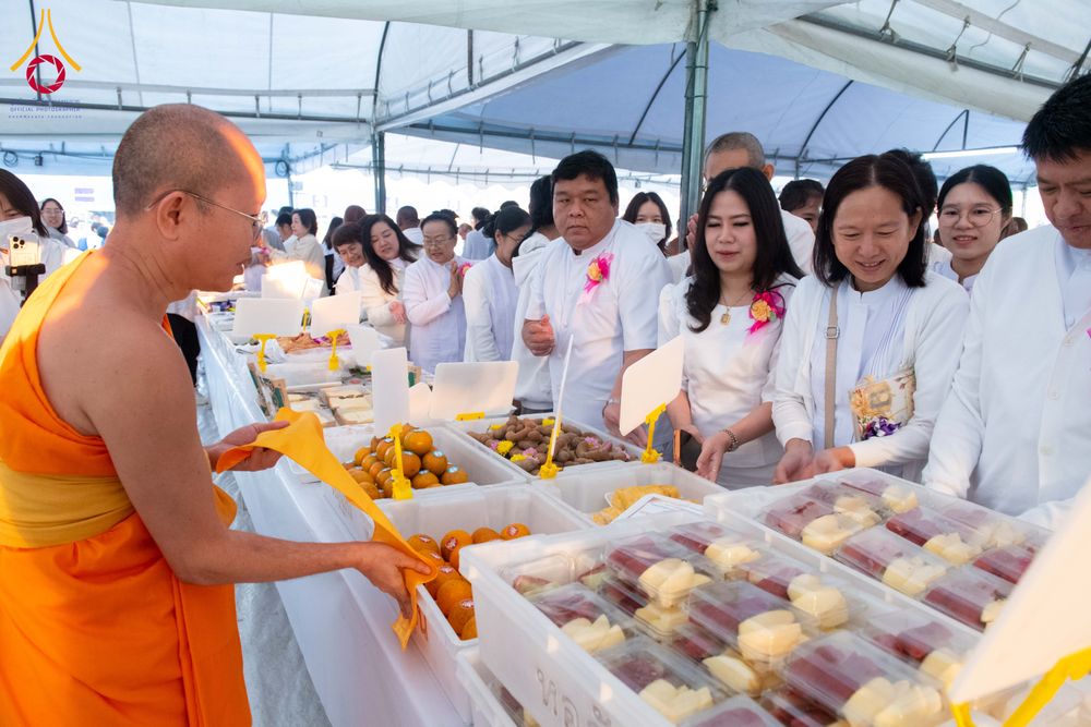 ภาพ No.291393:วันที่ 10 มกราคม พ.ศ. 2569 พิธีถวายภัตตาหารเป็นสังฆทาน แด่พระธรรมยาตรา ณ อนุสรณ์สถานคลองบางนางแท่น อ.สามพราน จ.นครปฐม ในโครงการธรรมยาตรา กตัญญูบูชา มหาปูชนียาจารย์ พระมงคลเทพมุนี(สด จนฺทสโร) พระผู้ปราบมาร อนุสรณ์สถาน 7 แห่ง ปีที่ 14