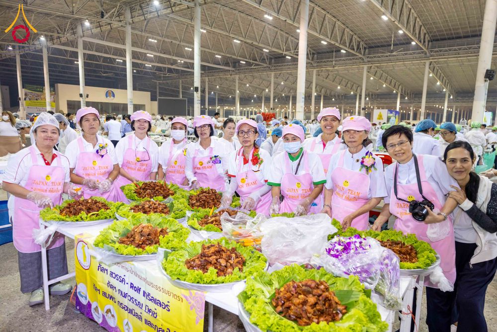 ภาพ No.306110:วันที่ 30 มกราคม พ.ศ. 2569 พิธีถวายภัตตาหารเป็นสังฆทาน แด่พระธรรมยาตรา ณ วัดพระธรรมกาย  จังหวัดปทุมธานี ในโครงการธรรมยาตรา กตัญญูบูชา มหาปูชนียาจารย์ พระมงคลเทพมุนี(สด จนฺทสโร) พระผู้ปราบมาร อนุสรณ์สถาน 7 แห่ง ปีที่ 14