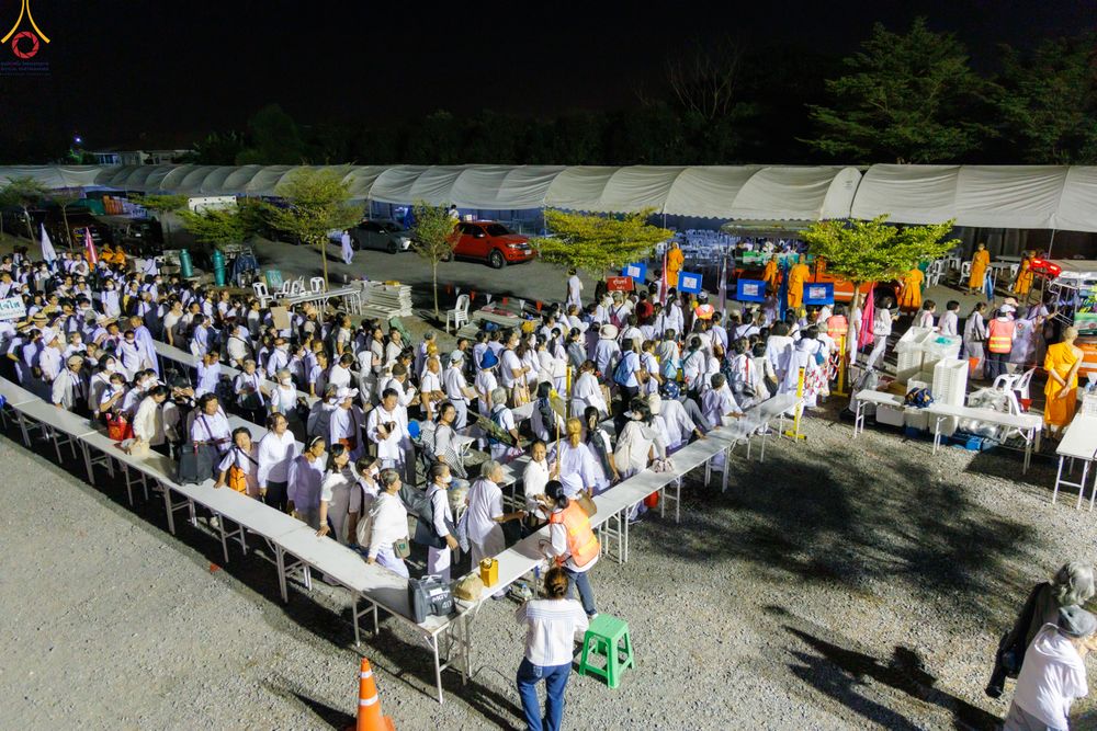 ภาพ No.297217:วันที่ 17 มกราคม พ.ศ. 2569 พิธีจุดประทีปถวายเป็นพุทธบูชา และบูชาธรรมมหาปูชนียาจารย์ (ภาพชุดที่ 2) ณ วัดโบสถ์บน ต.บางคูเวียง จ.นนทบุรี อนุสรณ์สถานลำดับที่ 4 สถานที่เกิดด้วยกายธรรม ในโครงการธรรมยาตรา กตัญญูบูชา มหาปูชนียาจารย์ พระมงคลเทพมุนี(สด จนฺทสโร) พร