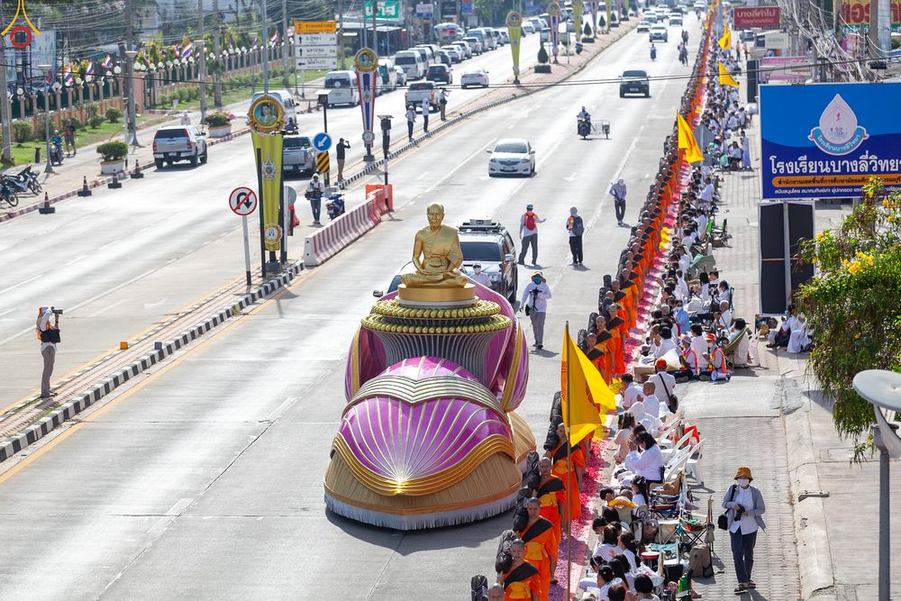 ภาพ No.287733:วันที่ 3 มกราคม พ.ศ. 2569 พิธีต้อนรับพระธรรมยาตรา ครั้งที่ 2 (ภาพชุดที่ 2) ในโครงการธรรมยาตรา กตัญญูบูชา มหาปูชนียาจารย์ พระมงคลเทพมุนี(สด จนฺทสโร) พระผู้ปราบมาร อนุสรณ์สถาน 7 แห่ง ปีที่ 14 ณ อนุสรณ์สถานมหาวิหารพระมงคลเทพมุนี (โลตัสแลนด์) อ.สองพี่น้อง จ.