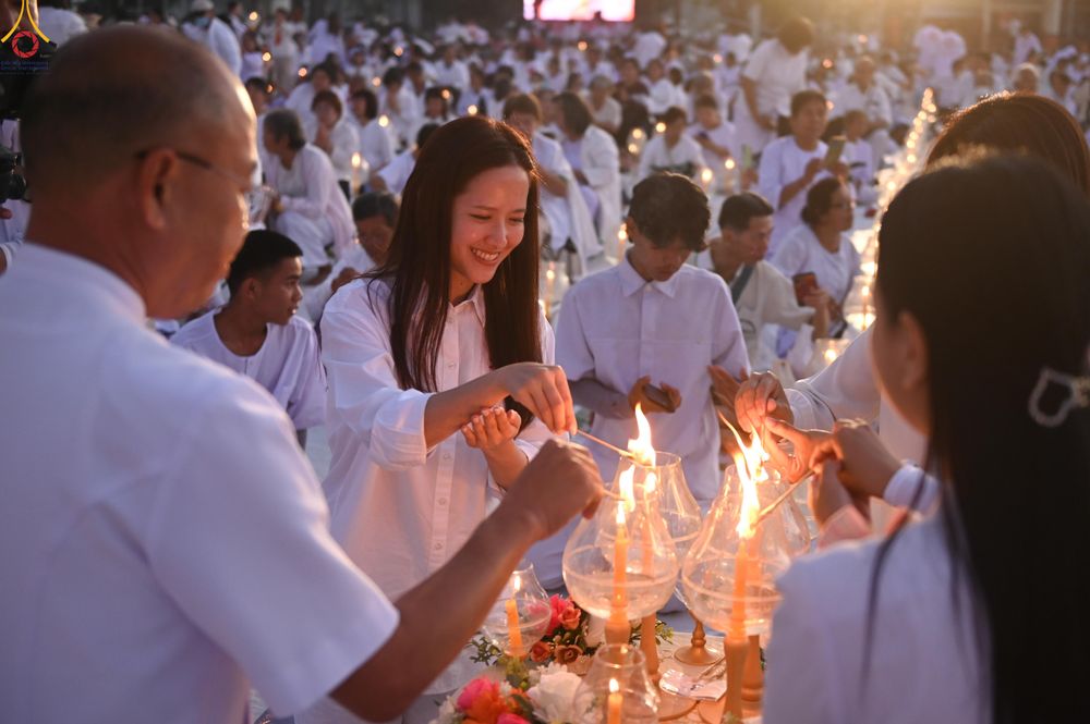 ภาพ No.294048:วันที่ 13 มกราคม พ.ศ. 2569 พิธีจุดประทีปถวายเป็นพุทธบูชา และบูชาธรรมมหาปูชนียาจารย์  (ภาพชุดที่ 2) ณ วัดสองพี่น้อง ต.ต้นตาล อ.สองพี่น้อง จ.สุพรรณบุรี ในโครงการธรรมยาตรา กตัญญูบูชา มหาปูชนียาจารย์ พระมงคลเทพมุนี(สด จนฺทสโร) พระผู้ปราบมาร อนุสรณ์สถาน 7 แห่