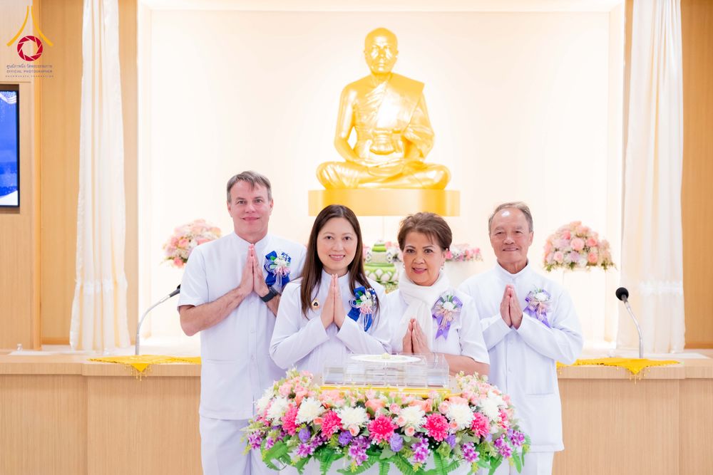 ภาพ No.319170:วันที่ 29 มีนาคม พ.ศ.2569 พิธีอัญเชิญรูปหล่อพระมงคลเทพมุนี (สด จนฺทสโร) ประดิษฐาน ณ ห้องปฏิบัติธรรม “มงคลรัตนโชติ”  วัดพระธรรมกายชิคาโก ประเทศสหรัฐอเมริกา