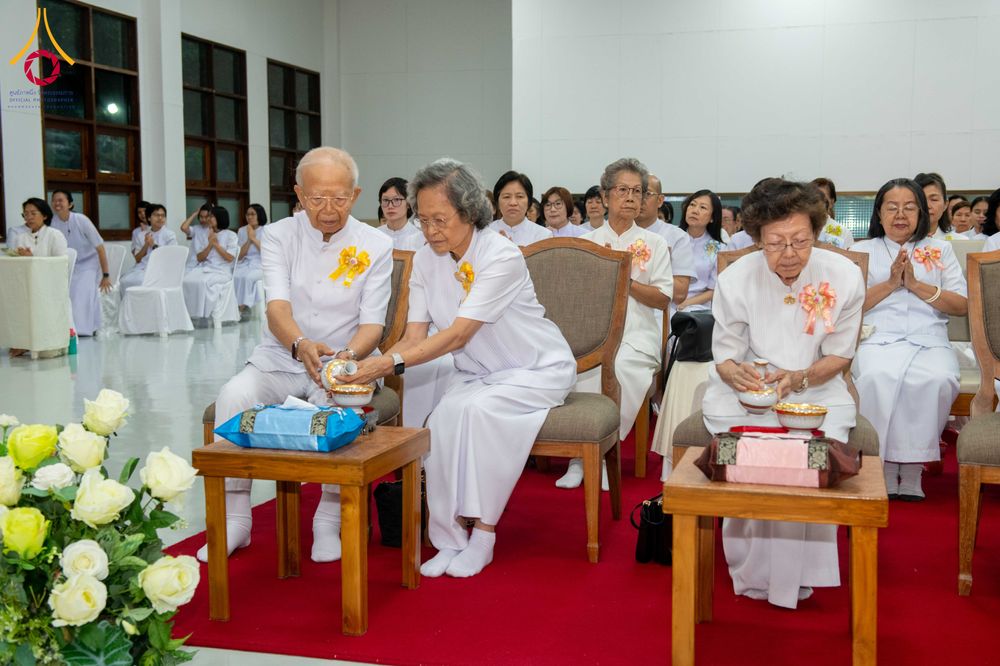 ภาพ No.314927:วันอาทิตย์ที่ 22 มีนาคม พ.ศ. 2569 พิธีบำเพ็ญกุศล คุณพ่อณรงค์ จินตมากุล  สิริอายุ 99 ปี 11 เดือน โยมบิดา พระครูปลัดรัตนวีรวัฒน์ (รังสฤษดิ์ อิทฺธิจินตโก) ที่ปรึกษาเจ้าคณะจังหวัดปทุมธานี เจ้าอาวาสวัดพระธรรมกาย  ณ ห้องปลูกศรัทธา 2 วัดพระธรรมกาย ปทุมธานี