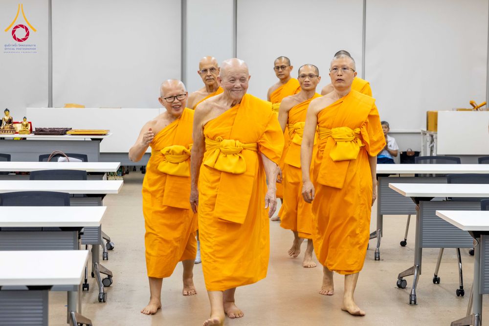 ภาพ No.324865:วันพฤหัสบดีที่ 23 เมษายน พ.ศ.2569  หลวงพ่อทัตตชีโว รองเจ้าอาวาสวัดพระธรรมกาย ถวายการต้อนรับและปฏิสันถารคณะชาวอินโดนีเซีย