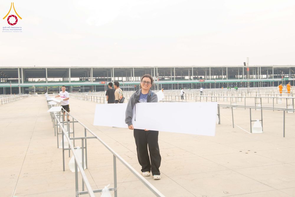 ภาพ No.326337:วันที่ 26 -27 เมษาบน พ.ศ.2569 การเก็บงานแผ่นหน้าโต๊ะที่ลานธรรม งานถวายมหาสังฆทาน 40,000 กว่าวัดทั่วประเทศ ณ ลานธรรม วัดพระธรรมกาย