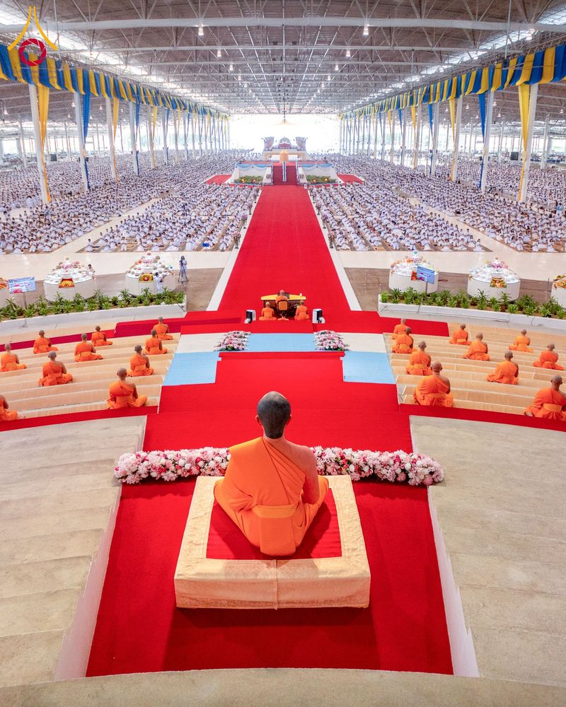 ภาพ No.258089:วันอาทิตย์ที่ 5 ตุลาคม พ.ศ. 2568 พิธีบูชาข้าวพระ ณ สภาธรรมกายสากล วัดพระธรรมกาย