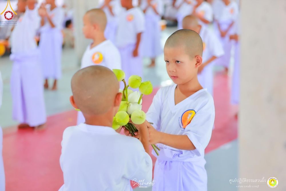 ภาพ No.135624:พิธีขอขมารับผ้าไตร , พิธีบรรพชา ในโครงการบรรพชาสามเณร ฟื้นฟูพระพุทธศาสนาทั่วไทย  ณ ศูนย์ปฏิบัติธรรมสวนผึ้ง จ.ราชบุรี วันที่ 4 เมษายน พ.ศ. 2567