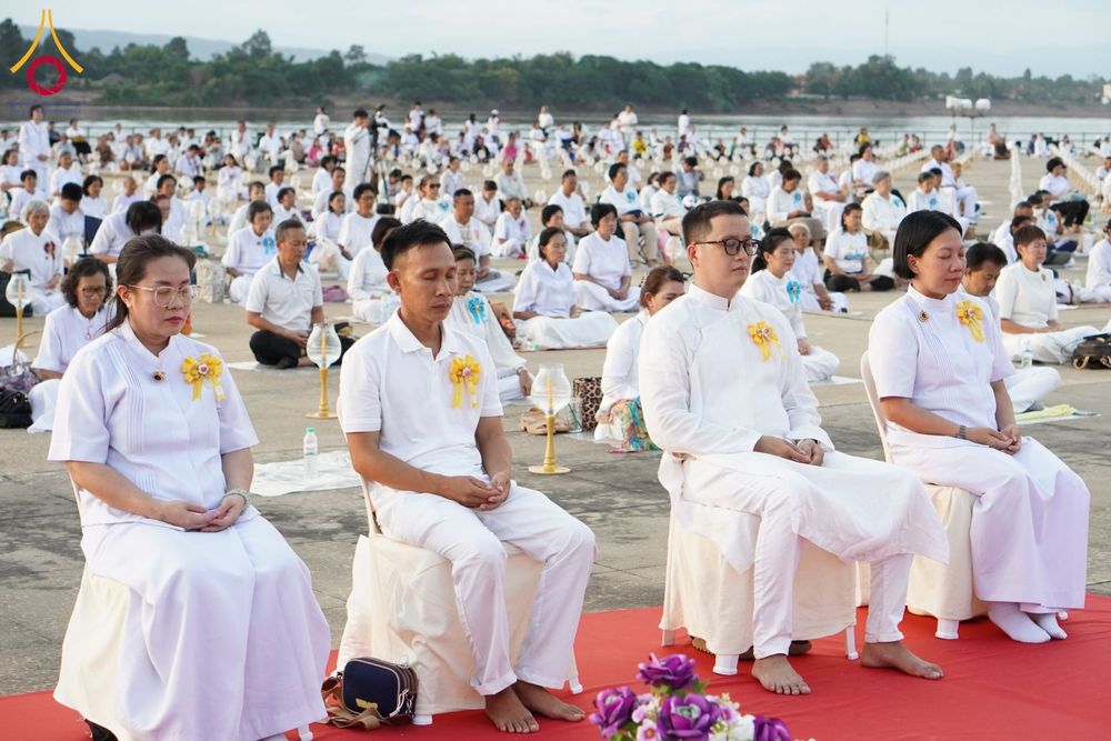 ภาพ No.162233:พิธีจุดประทีปโคมลาน ถวายเป็นพุทธบูชา สร้างความสว่างไสวให้กับแผ่นดินด้วยแสงธรรม วันพฤหัสบดีที่ 17 ตุลาคม พ.ศ. 2567 ณ พุทธอุทยานนานาชาติ จังหวัดหนองคาย
