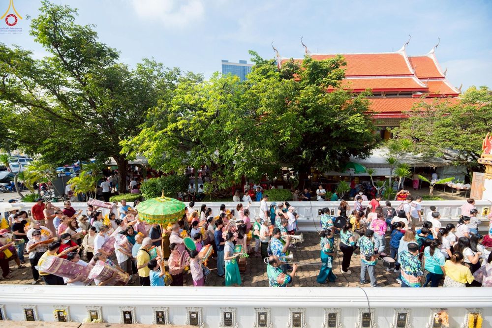 ภาพ No.262851:วันที่ 12 ตุลาคม พ.ศ. 2568 พิธีทอดกฐินสามัคคีทั่วไทย 30,000 วัด โดยคณะศิษยานุศิษย์ บูชาธรรม 81 ปี หลวงพ่อธัมมชโย ณ วัดแคนอก ต.บางกระสอ อ.เมืองนนทบุรี จ.นนทบุรี