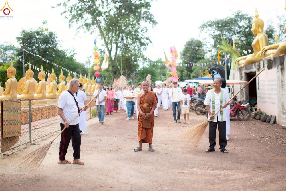 ภาพ No.271788:วันที่ 3 พฤศจิกายน พ.ศ. 2568 พิธีทอดกฐินสามัคคีทั่วไทย ณ วัดป่าพนังสลักได อ.หนองบัวแดง จ.ชัยภูมิ โดยคณะศิษยานุศิษย์ บูชาธรรม 81 ปี หลวงพ่อธัมมชโย