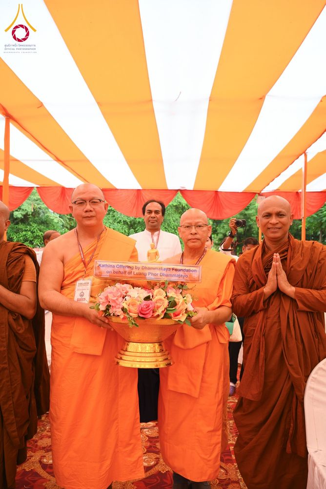 ภาพ No.179717:พิธีทอดกฐินสมทบ ณ วัดพุทธบังคลาเทศ (Bangladesh Buddhist Monastery, Bodhgaya)  เมืองพุทธคยา ประเทศอินเดีย วันที่ 11 พฤศจิกายน พ.ศ. 2567