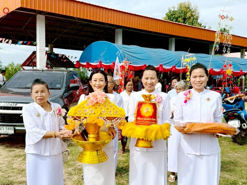 ภาพ No.270118:วันที่ 26 ตุลาคม พ.ศ. 2568 พิธีทอดกฐินสามัคคีทั่วไทย ณ วัดสระเกษ ต.หนองแวง อ.สมเด็จ จ.กาฬสินธุ์ โดยคณะศิษยานุศิษย์ บูชาธรรม 81 ปี หลวงพ่อธัมมชโย