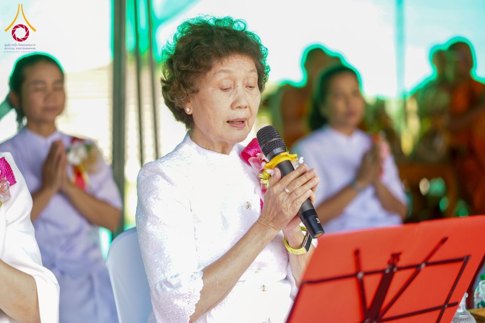 ภาพ No.255432:วันที่ 13 ตุลาคม พ.ศ. 2568 พิธีบรรจุพระบรมสารีริกธาตุ ผูกผ้า 7 สี เพื่อความเป็นสิริมงคล  และ ยกช่อฟ้า ประดิษฐานบนหลังคาอุโบสถวัดทุ่งเจริญธรรม ถวายบูชาธรรม 81 ปี หลวงพ่อธัมมชโย โดยคณะศิษยานุศิษย์ ณ วัดทุ่งเจริญธรรม อ.อมก๋อย จ.เชียงใหม่