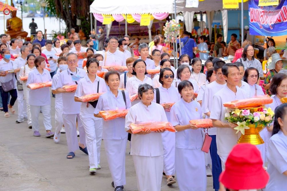 ภาพ No.251336:วันที่ 8 ตุลาคม พ.ศ. 2568 พิธีทอดกฐินสามัคคีทั่วไทย 30,000 วัด โดยคณะศิษยานุศิษย์ บูชาธรรม 81 ปี หลวงพ่อธัมมชโย ณ วัดทองบน กรุงเทพฯ