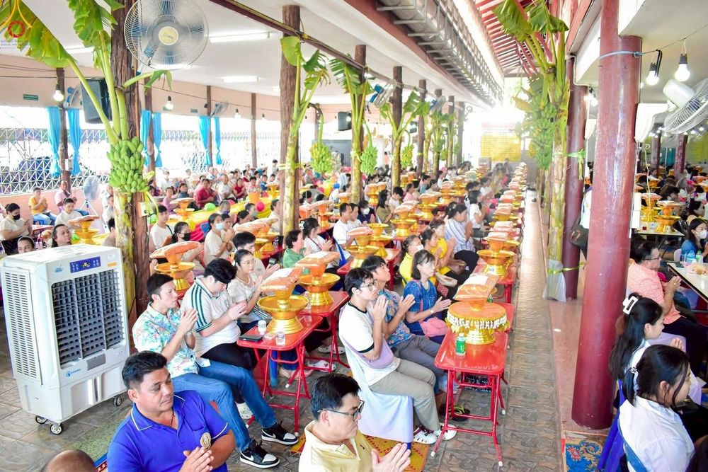 ภาพ No.258016:วันที่ 18 ตุลาคม พ.ศ. 2568 พิธีทอดกฐินสามัคคีทั่วไทย 30,000 วัด โดยคณะศิษยานุศิษย์ บูชาธรรม 81 ปี หลวงพ่อธัมมชโย ณ วัดสามง่าม อ.ดอนตูม จ.นครปฐม