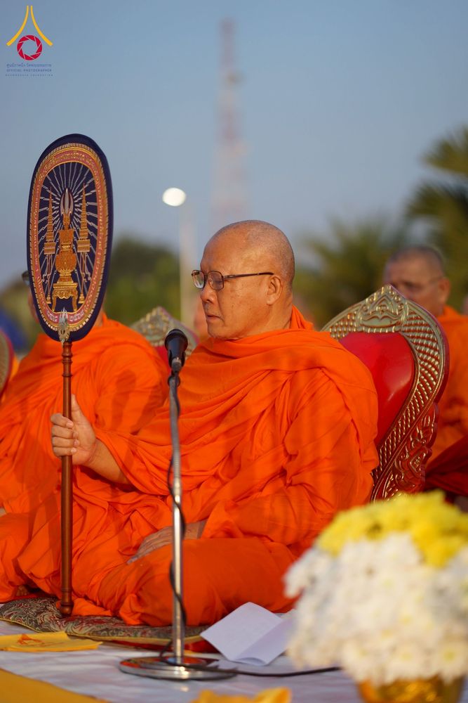 ภาพ No.276877:วันเสาร์ที่ 6 ธันวาคม พ.ศ. 2568 พิธีตักบาตรพระ 1,000 รูป อุทิศถวายพระราชกุศลสมเด็จพระนางเจ้าสิริกิติ์ พระบรมราชินีนาถ พระบรมราชชนนี พันปีหลวง และ ทำบุญเมืองลำปาง ครบรอบ 1,345 ปี ณ ลานพระบรมราชานุสาวรีย์สมเด็จพระนเรศวรมหาราชนครลำปาง อ.เกาะคา จ.ลำปาง