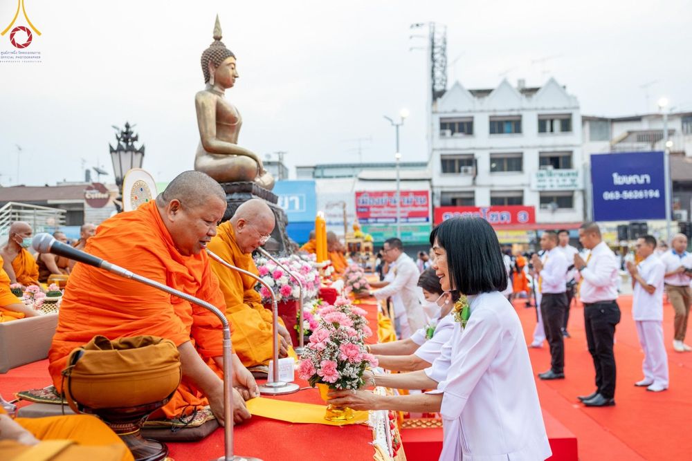 ภาพ No.126295:พิธีทำบุญเมืองนครราชสีมา ฉลอง 556 ปี ตักบาตรพระ 10,000 รูป ในวันเสาร์ที่ 2 มีนาคม พ.ศ.2567 ณ อนุสาวรีย์ท้าวสุรนารี จ.นครราชสีมา จัดโดย คณะสงฆ์จังหวัดนครราชสีมา ร่วมกับสำนักงานจังหวัดนครราชสีมา